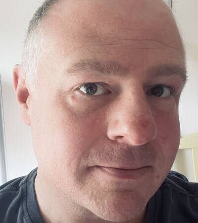 Ross J Hunter headshot